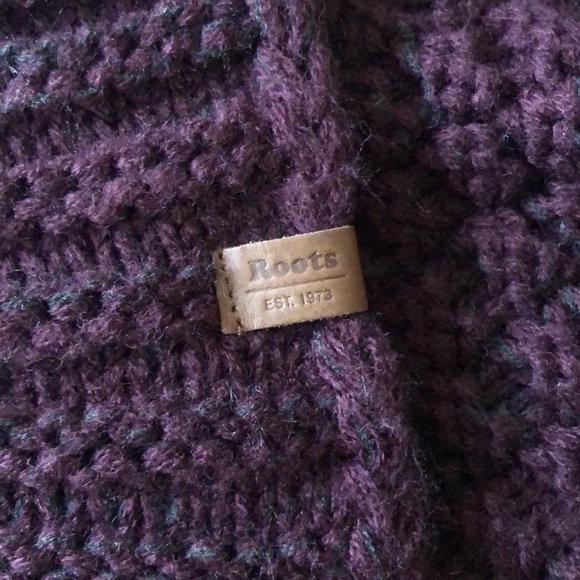 Roots turtleneck poncho - Picture 2 of 2